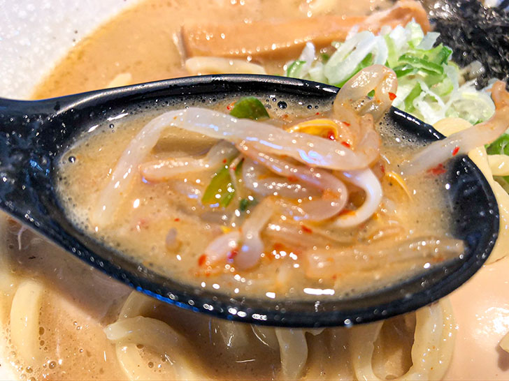 中華そば 響 スープにピリ辛みやしトッピング