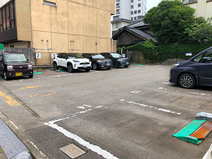 すずや金沢 駐車場2