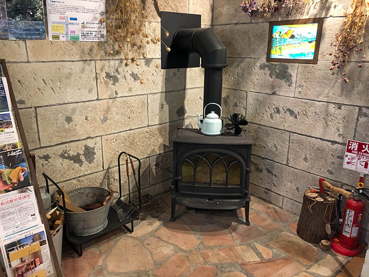 Tree+ing Cafe フクロウの森 暖炉