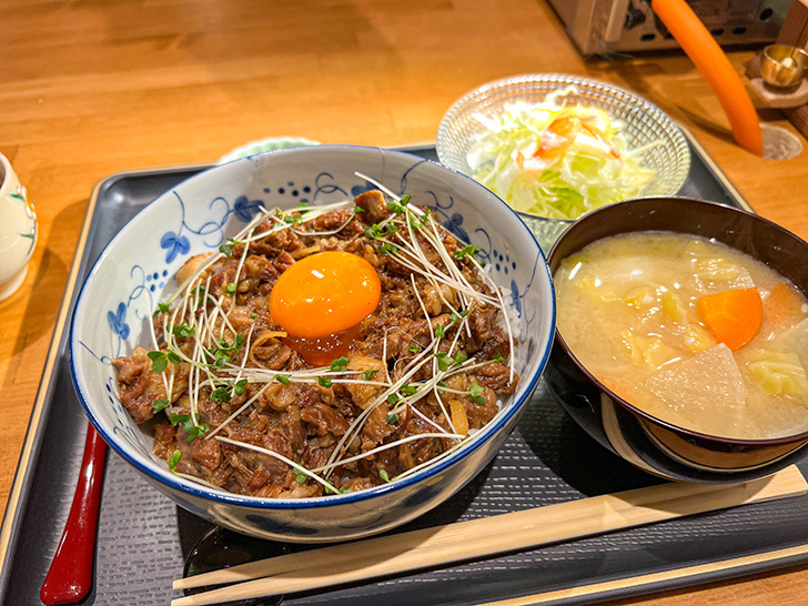 焼肉 喜緑 牛すじ丼